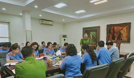 Trực tiếp kiểm sát việc tiếp nhận, giải quyết TGTBTP và kiến nghị khởi...